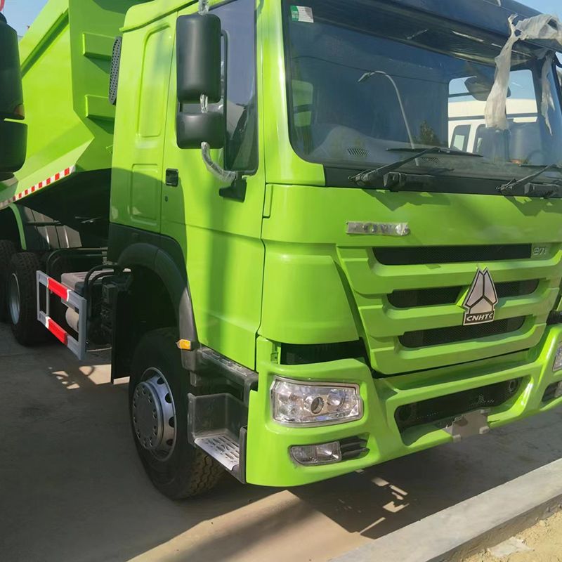 Pourquoi devriez-vous envisager un camion-benne à volant à droite Howo pour vos besoins lourds